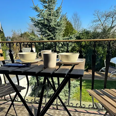 Quiet Garden-view Studio Dusseldorf