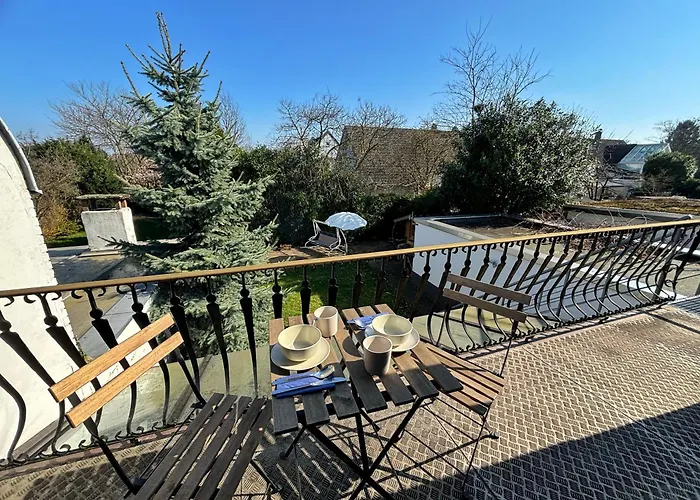 Quiet Garden-view Apartment *