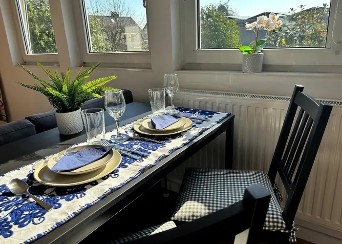 Quiet Garden-view Apartment *